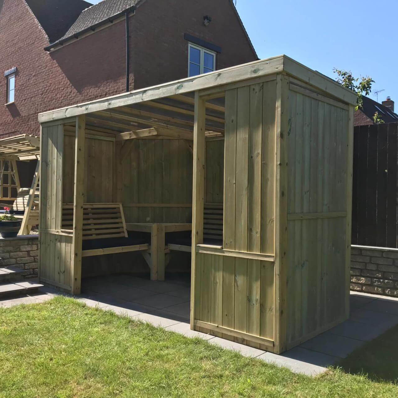 Churnet Valley Enclosed Riviera Garden Arbour