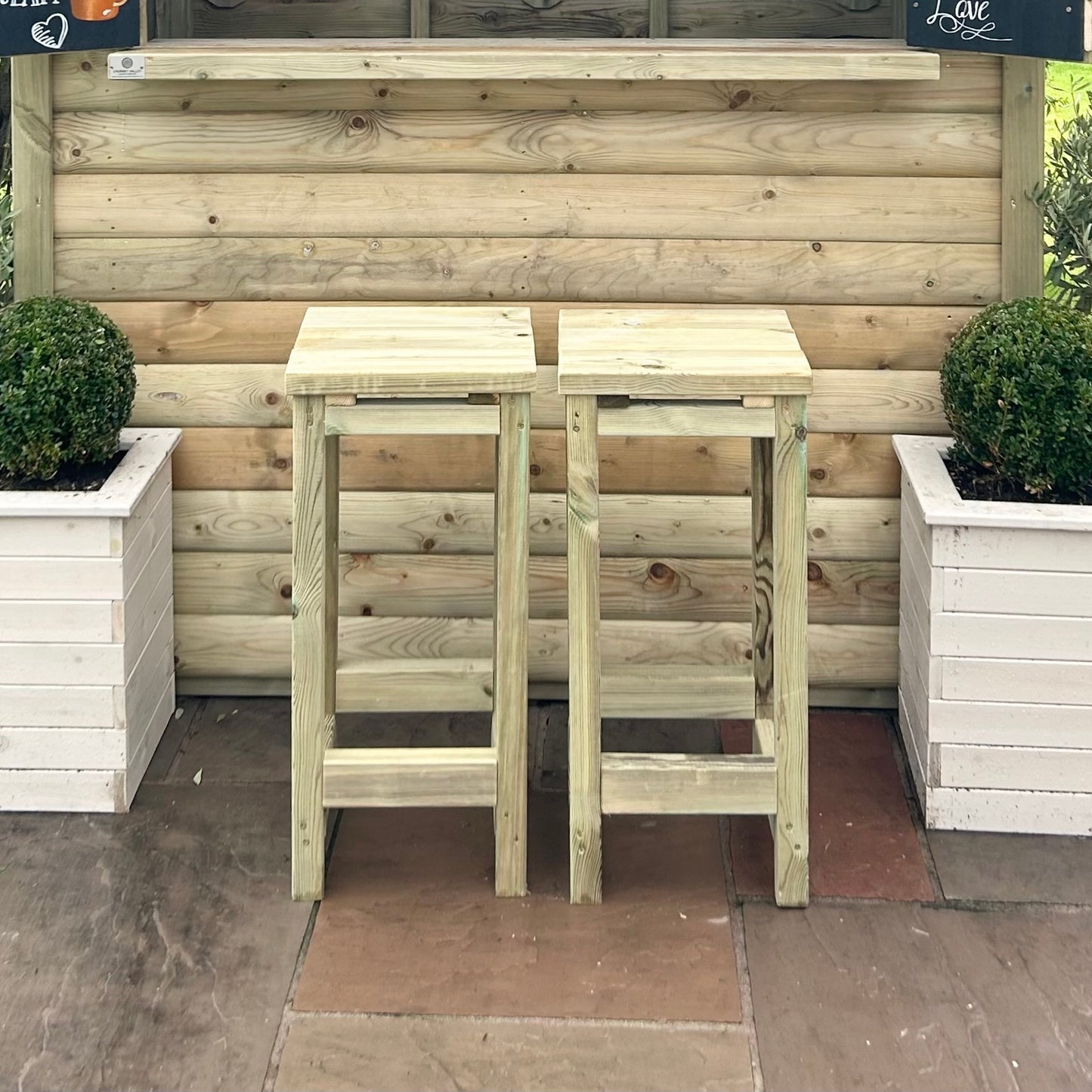 Churnet Valley Castleton Garden Bar